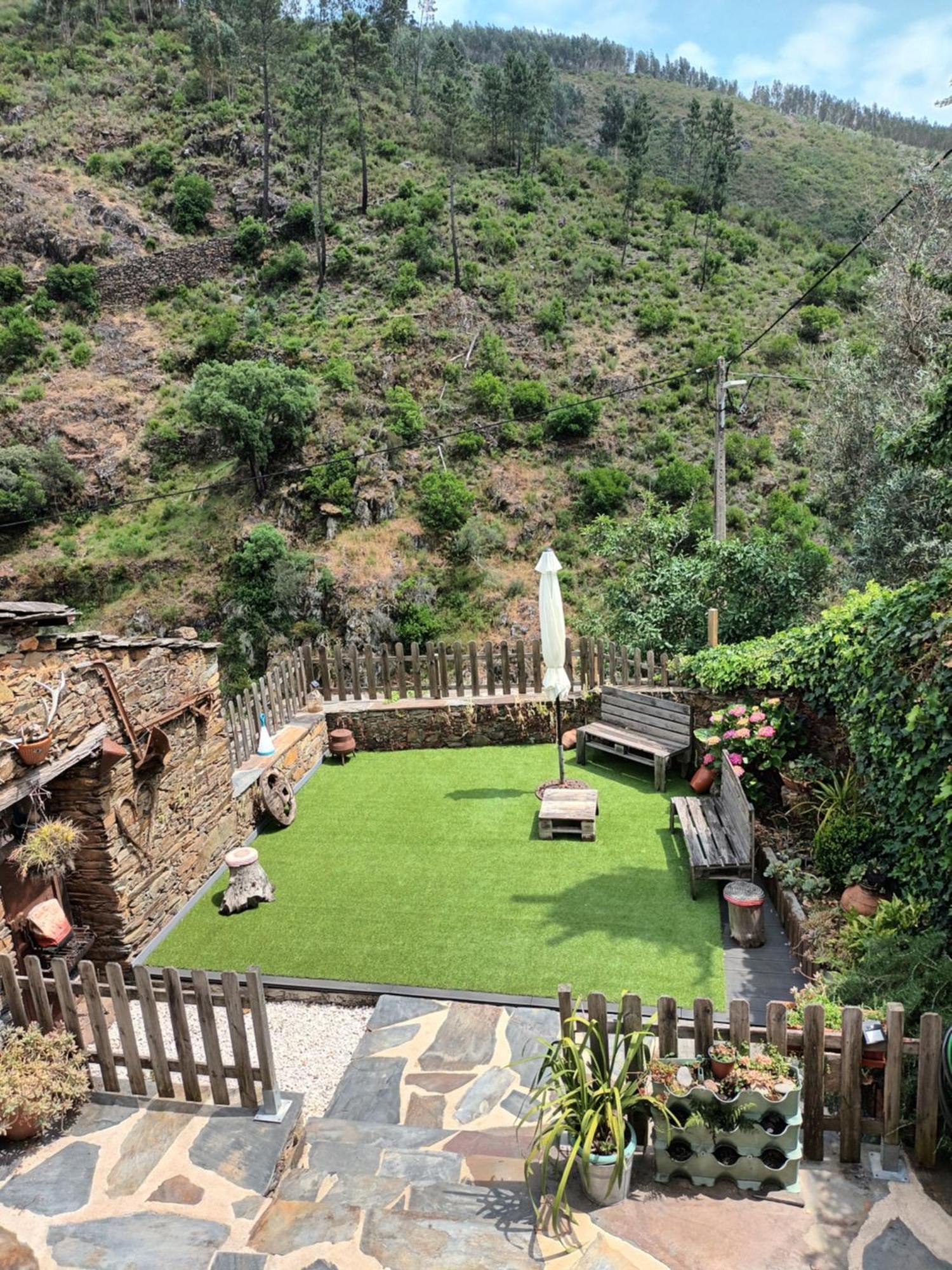 A Casa Da Natalia Guest House Cha de Alvares ภายนอก รูปภาพ