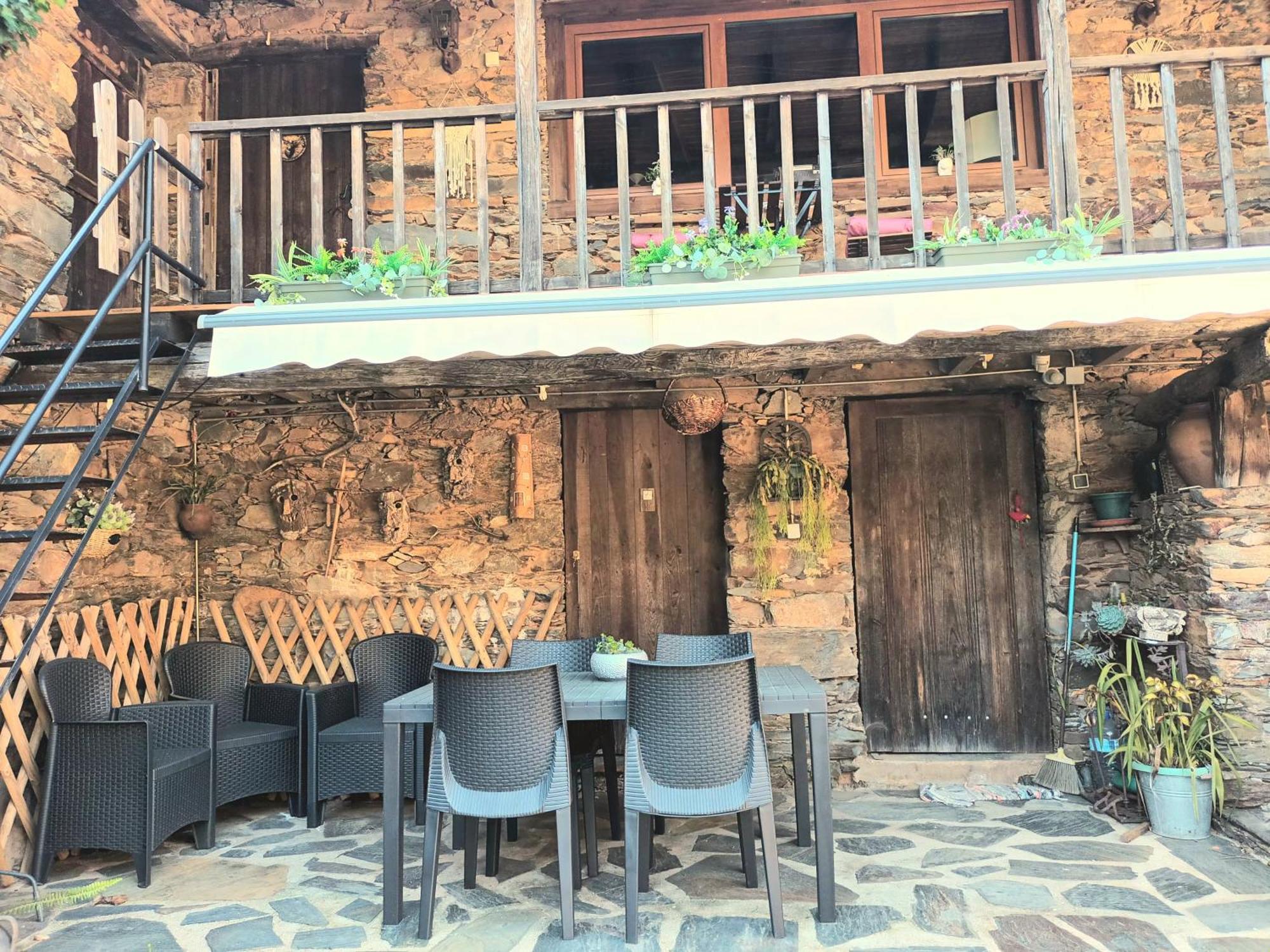 A Casa Da Natalia Guest House Cha de Alvares ภายนอก รูปภาพ