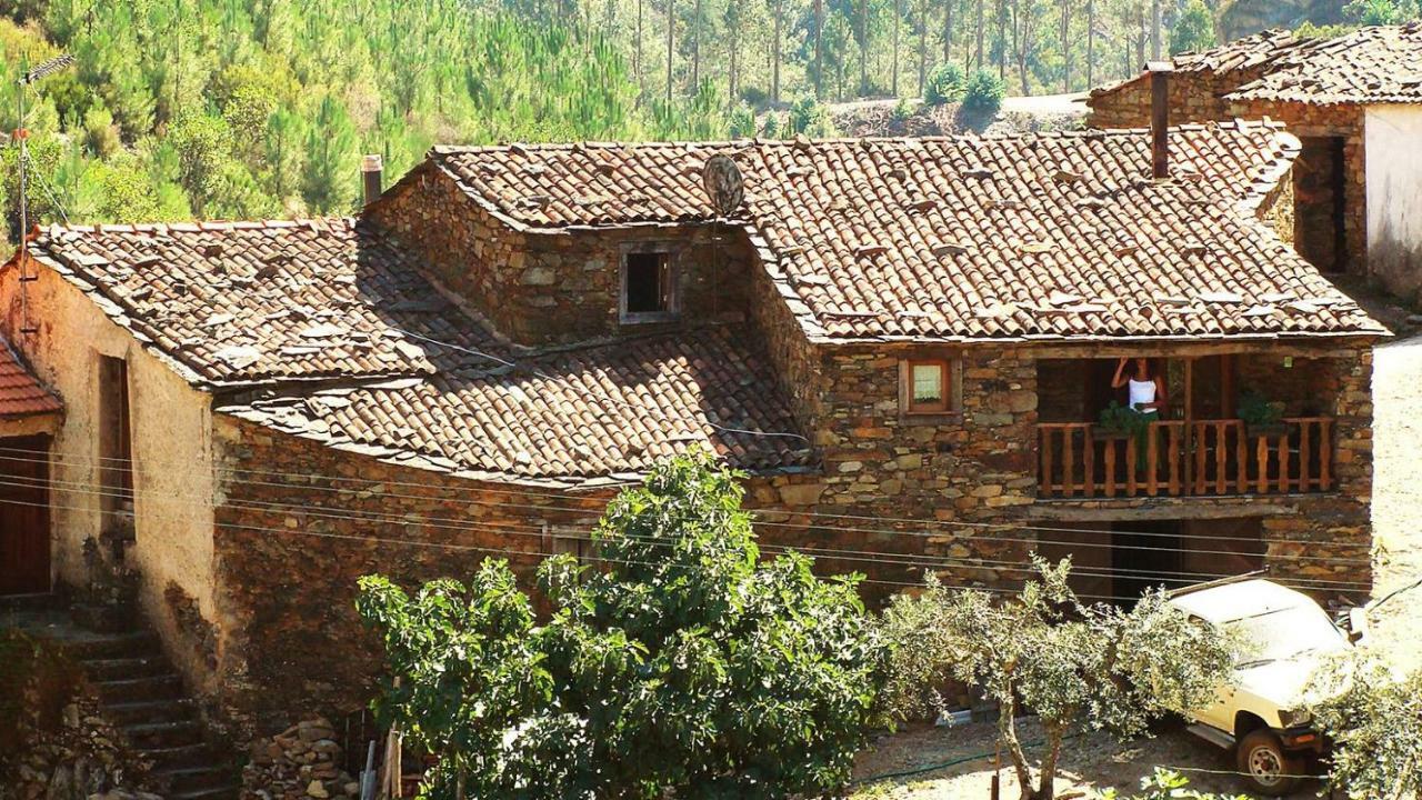 A Casa Da Natalia Guest House Cha de Alvares ภายนอก รูปภาพ
