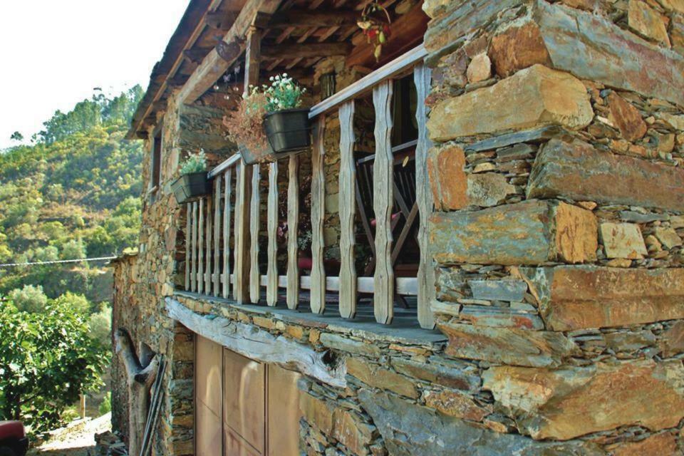 A Casa Da Natalia Guest House Cha de Alvares ภายนอก รูปภาพ