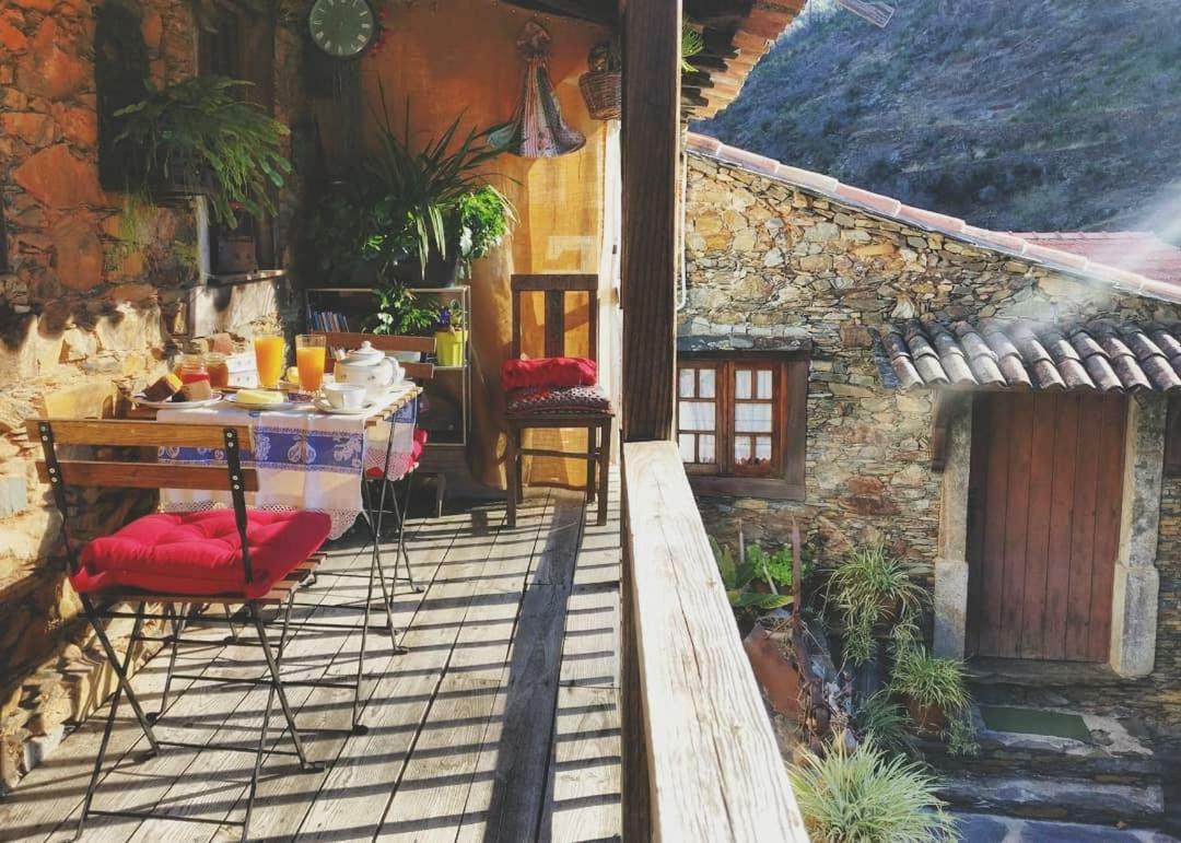 A Casa Da Natalia Guest House Cha de Alvares ภายนอก รูปภาพ